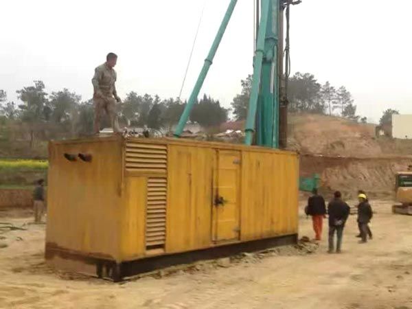 金台如何判断水冷式机油散热器密封件是否需要更换？